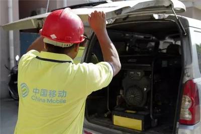 基站维护员的三伏天 烈日下的通讯守护者